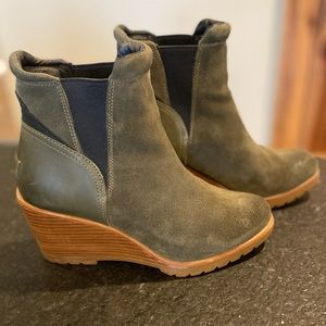 Sorel After Hours Chelsea Boot suede/leather Nori Green